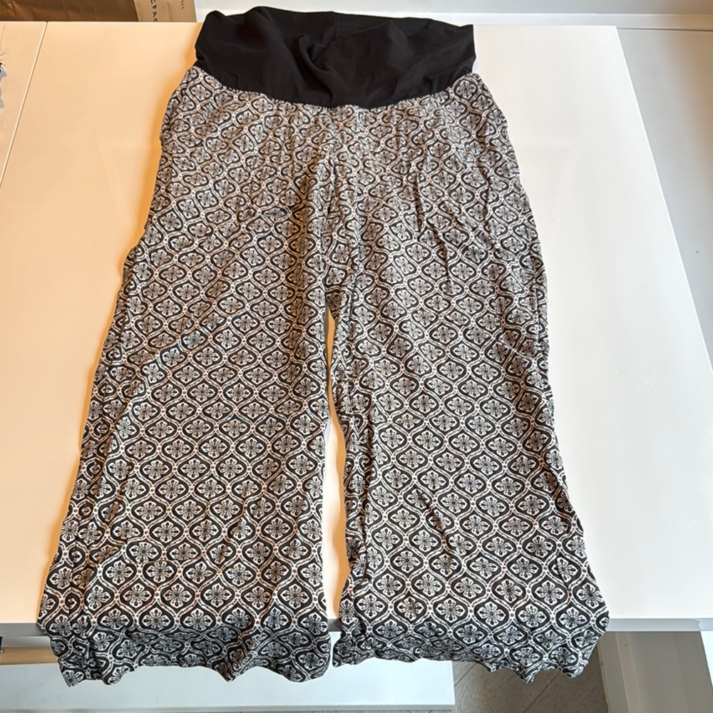 Old Navy Black and White Wide Leg maternity pants